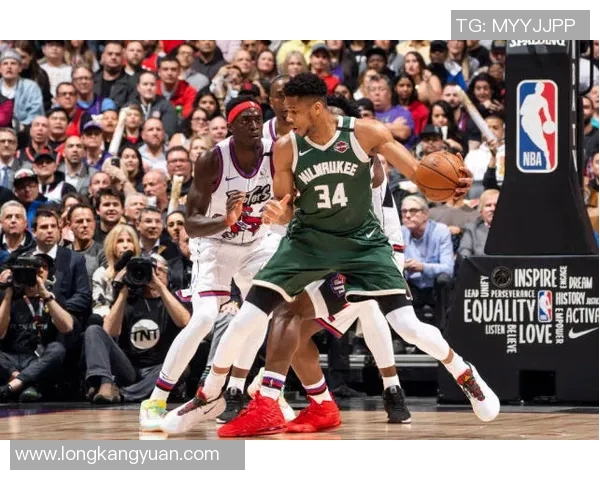 猛龙与雄鹿对决分析526场比赛的战术策略与球员表现解读